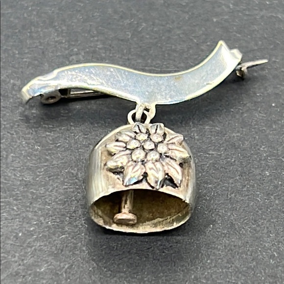 Vintage C-clasp Edelweiss Sweetheart bell charm brooch - Picture 2 of 6